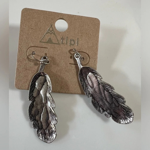 NEW Atipi Feather Earrings Silver Tone - Picture 6 of 6